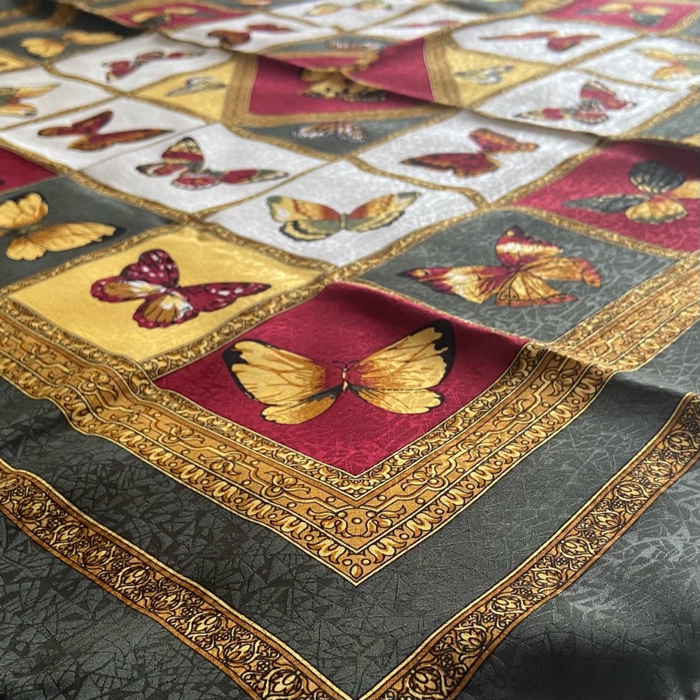 🦋 Vintage Famiglia di Farfalle Silk Scarf - Picture 2 of 5
